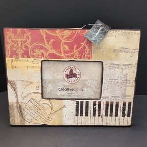 NWT, Pheonix Creative Co-op 4×6 MDF Instrument/Music Notes Designed Frame.
